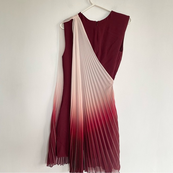 NWT Giada Made in Italy Pleated Mini Dress Red Ombré  Maroon Size 40 - Picture 2 of 11